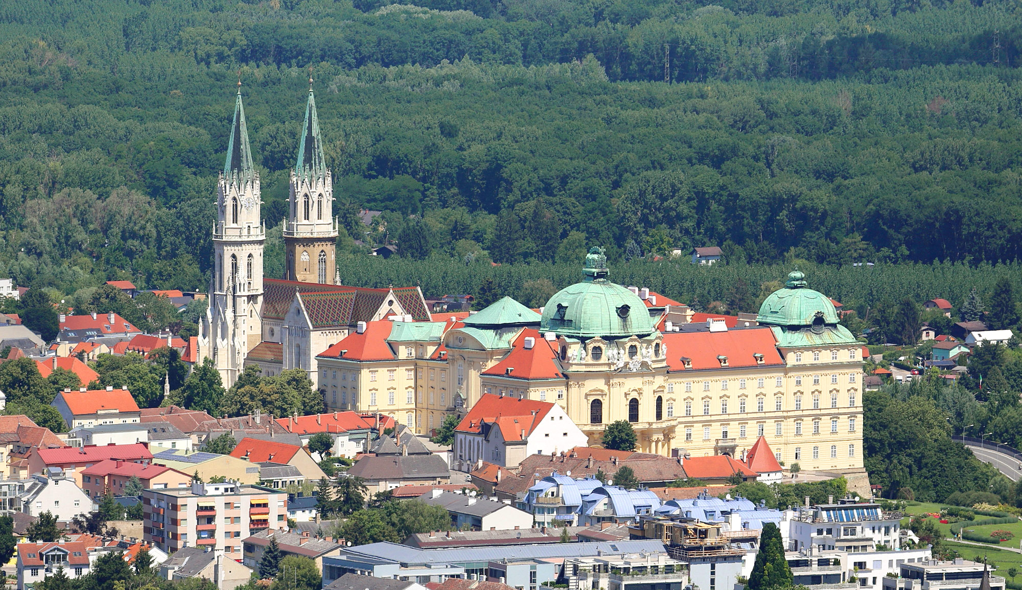 Klosterneuburg (Photo license: CC-BY-SA 4.0)